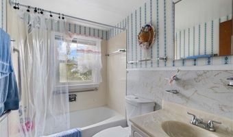36 Willow Ave, Middletown, RI 02842