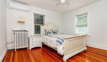 5 Gardiner St, Newport, RI 02840