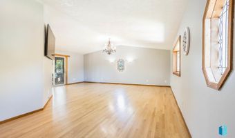 107 E Willow St, Beresford, SD 57004