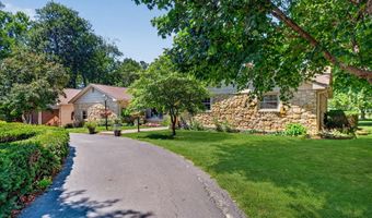 6926 Woodridge Dr, Avon, IN 46123