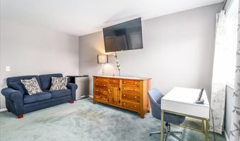 27 Crows Nest Ln 17F, Danbury, CT 06810
