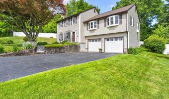 4 Lee Cir, Bloomfield, CT 06002
