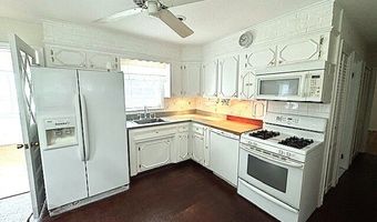 21 Eastwood Rd, Bridgeport, CT 06606