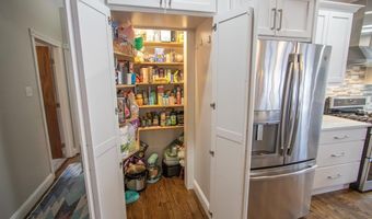 39 Valley Dr, Casper, WY 82604