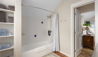 141 Coggeshall Ave, Newport, RI 02840
