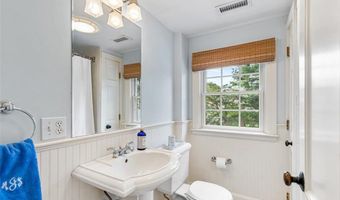 11 Harbour Rd, Barrington, RI 02806