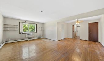 200 Merrick Rd Q, Amityville, NY 11701