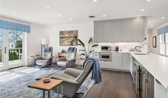 592 Tuckerman Ave, Middletown, RI 02842