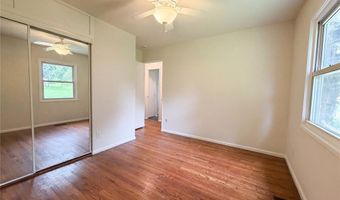 238 W Skyline Dr, Ballwin, MO 63011