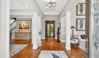 295 Meadowbrook Country Club Est, Ballwin, MO 63011