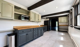 77 N High St, Clinton, CT 06413
