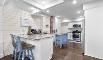 20 Bradley Ave, Branford, CT 06405