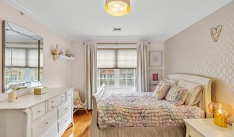 47 White Oak Ln, Aberdeen, NJ 07747