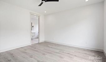325 Avery Trail Dr 34, Arden, NC 28704