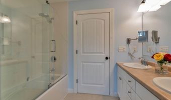 58 Village Place Dr, Barrington, NH 03825