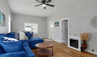 30 W College St, Aurora, MO 65605