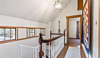 33 Wapping Dr, Bristol, RI 02809