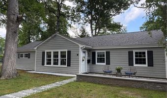 15 Zephyr Ln, Barrington, RI 02806