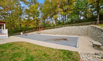 2558 Apple Ridge Ln, Amberley, OH 45236