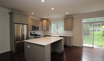 10 Moorland Dr 10, Danbury, CT 06810
