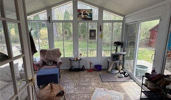 1 Edgewood Ave, Hopkinton, RI 02804