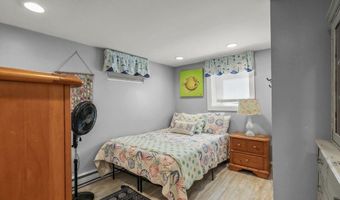 45 Crescent Rd, Middletown, RI 02842
