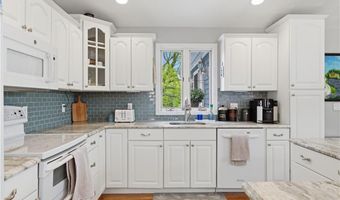 12 Pat Dr, Lincoln, RI 02865