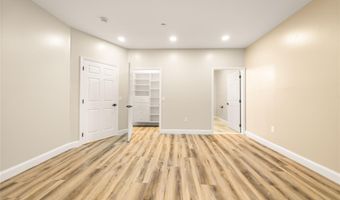 5 Jacqueline Way, North Babylon, NY 11703