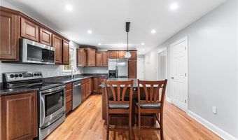 20 Wheelock Ave, Cranston, RI 02920