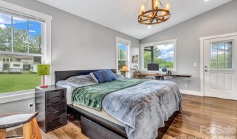 43 Pelzer St, Asheville, NC 28804