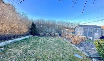 24 High St, Middletown, RI 02842