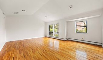 28 Crest Hollow Ln, Albertson, NY 11507