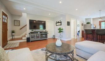 48 Garfield Ave, Bristol, RI 02809