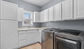 5730 Summerset Woods Dr, Alto, MI 49302