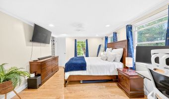 74 Rhinecliff St, Arlington, MA 02476