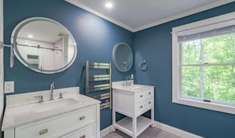 14 Hunt Rd, Belfast, ME 04915
