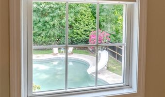 122 Sylvan Dr, East Greenwich, RI 02818
