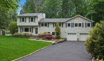8 Marilyn Rd, Brookfield, CT 06804