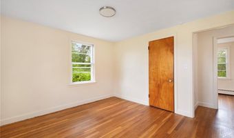 21 Parsonage Dr, Warwick, RI 02889