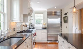 41 Elm St, Newport, RI 02840