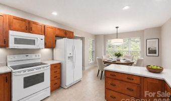 8 Kaylor Dr, Arden, NC 28704