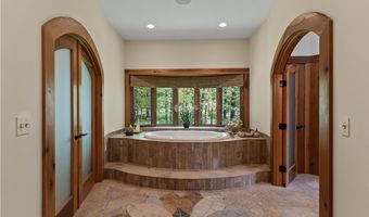 805 Cascades Dr, Aurora, OH 44202