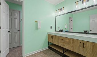 4703 OAK Rd, Bartlett, TN 38002