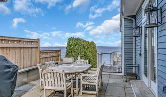 42 Bayside Dr, Atlantic Highlands, NJ 07716