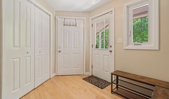 78 Hitching Post Ln, Bedford, NH 03110