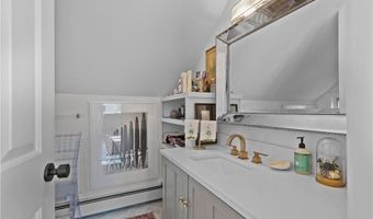 322 Indian Ave, Middletown, RI 02842