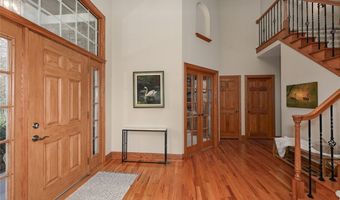 679 DEEP WOODS Dr, Aurora, OH 44202