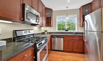 4163 S FOUR MILE RUN Dr 301, Arlington, VA 22204