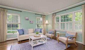 36 Beauchamp Dr, North Kingstown, RI 02874