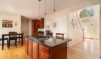 4 Morning Star Ct, Lincoln, RI 02865
